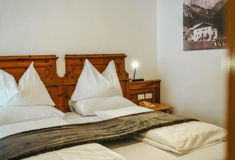 带阳台的三人标准间, Dolomitenhotel Weisslahnbad