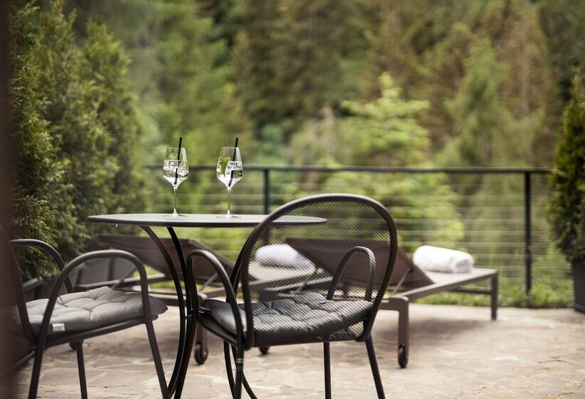 Номер Deluxe, Berghang