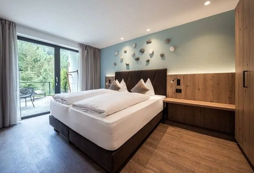 Deluxe-huone, Berghang