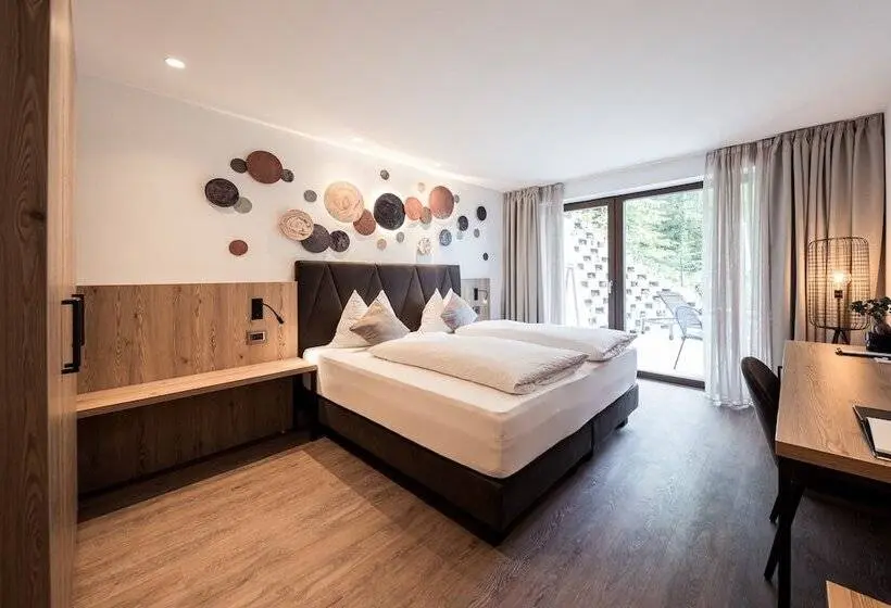Deluxe-huone, Berghang