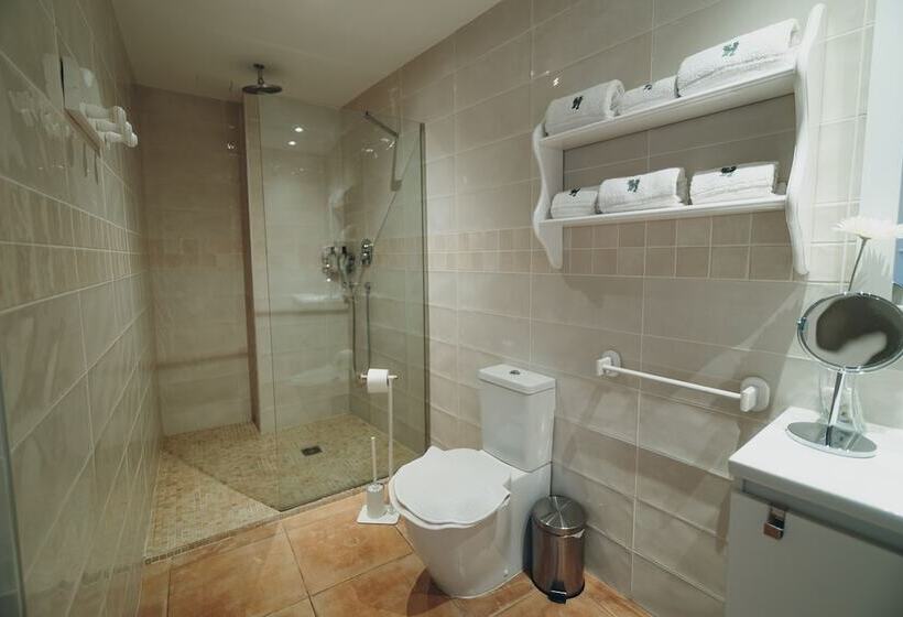 غرفة قياسية ثلاثية, Can Serrete