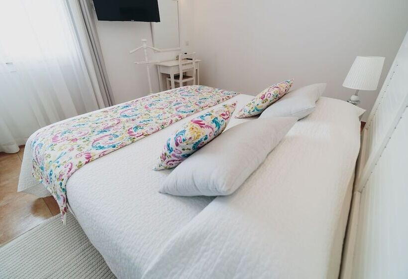 غرفة قياسية ثلاثية, Can Serrete