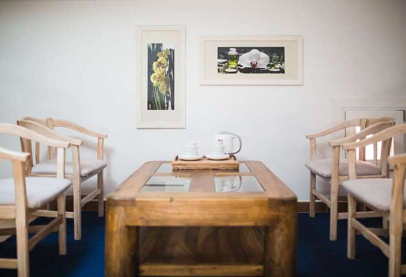 غرفة عائلية, Can Serrete