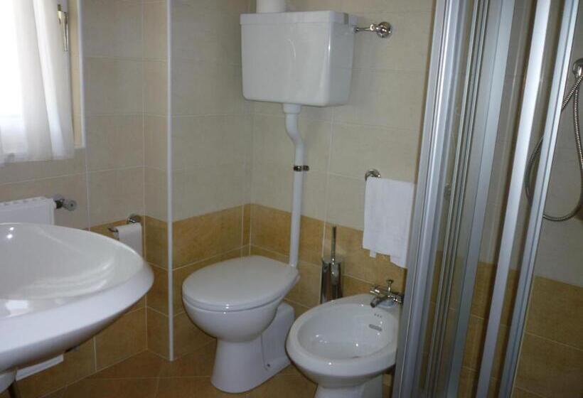 غرفة قياسية فردية مزودة بشُرفة, I Rododendri