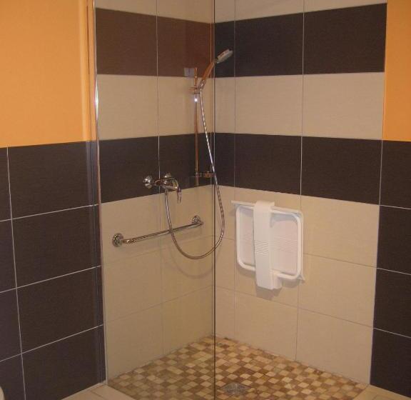 חדר סופריור, Logis Hotel Restaurant Le Cheval Blanc