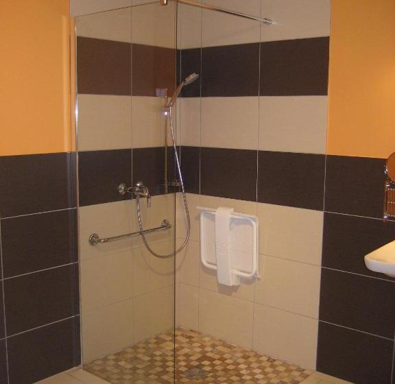 חדר סופריור, Logis Hotel Restaurant Le Cheval Blanc