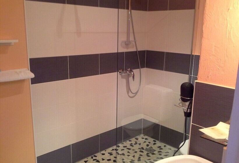 חדר סופריור, Logis Hotel Restaurant Le Cheval Blanc