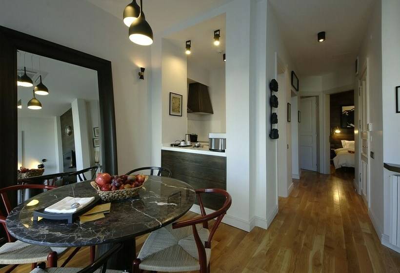 سوییت سوپریور, Urban Suites