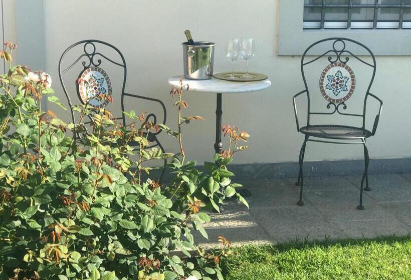 اتاق استاندارد سه تخته با چشمانداز باغ, Villa Del Papa