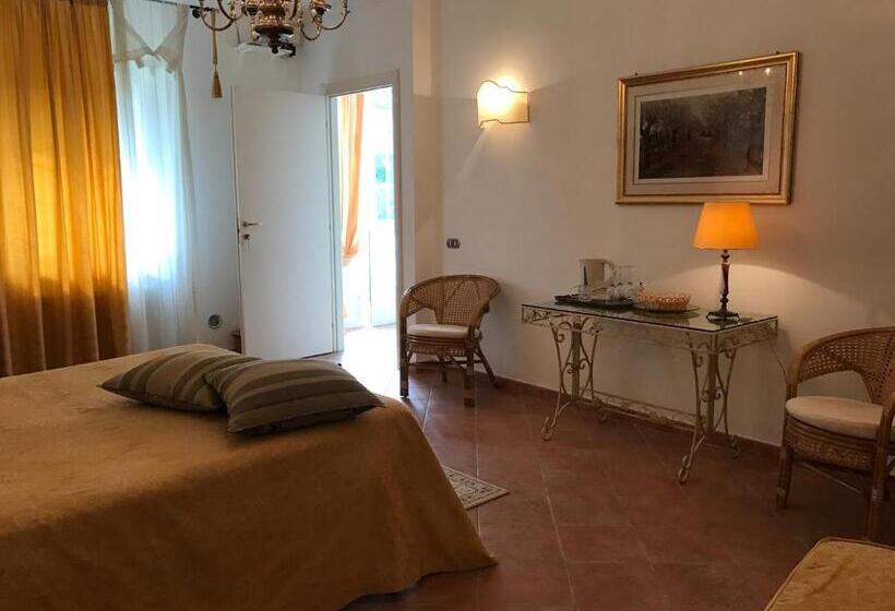 اتاق استاندارد سه تخته با چشمانداز باغ, Villa Del Papa