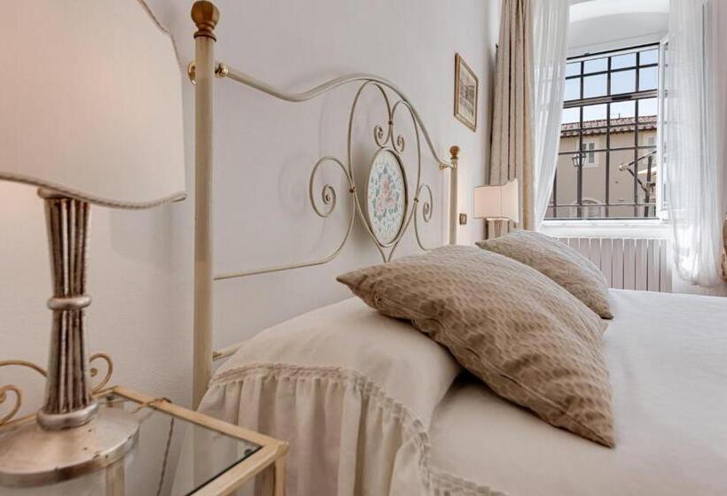 اتاق استاندارد سه تخته با چشمانداز باغ, Villa Del Papa