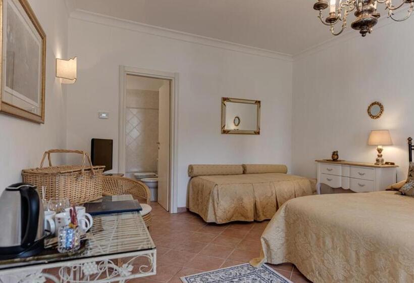 اتاق استاندارد سه تخته با چشمانداز باغ, Villa Del Papa