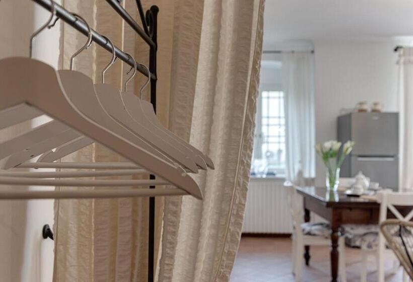 سوییت, Villa Del Papa