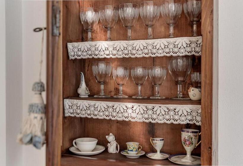 سوییت, Villa Del Papa