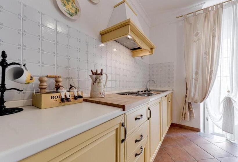 استودیوی استاندارد, Villa Del Papa