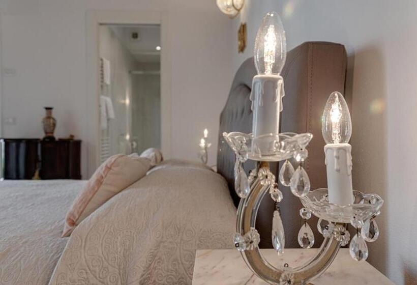 اتاق لوکس, Villa Del Papa