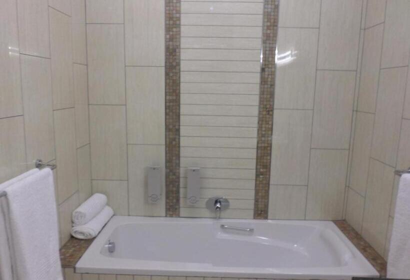 패밀리 룸, The Links Guest House