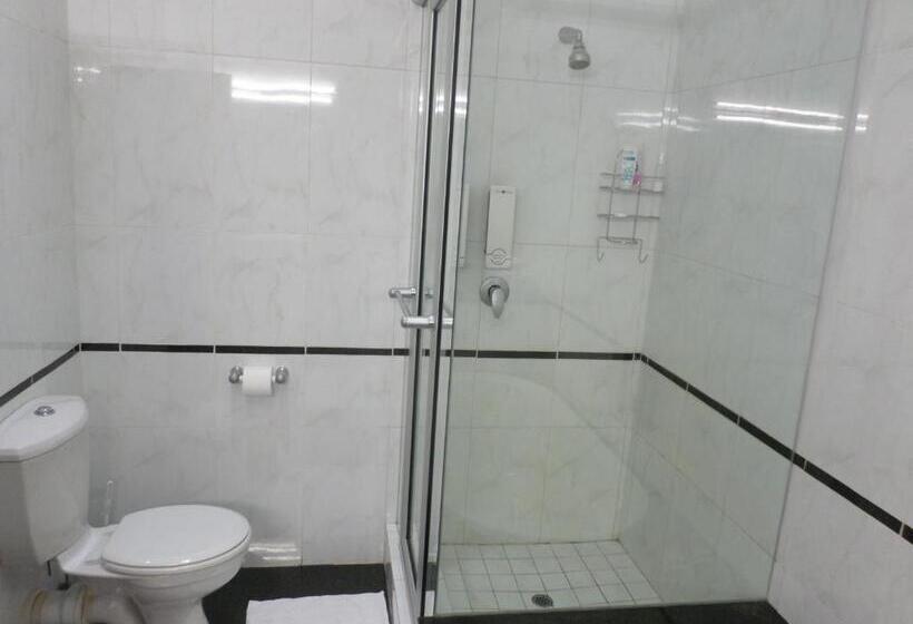 디럭스 룸, The Links Guest House