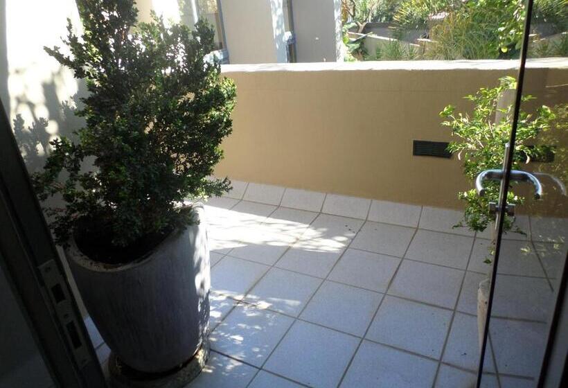 디럭스 룸, The Links Guest House