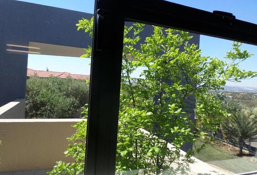 디럭스 룸, The Links Guest House