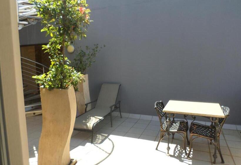 디럭스 룸, The Links Guest House