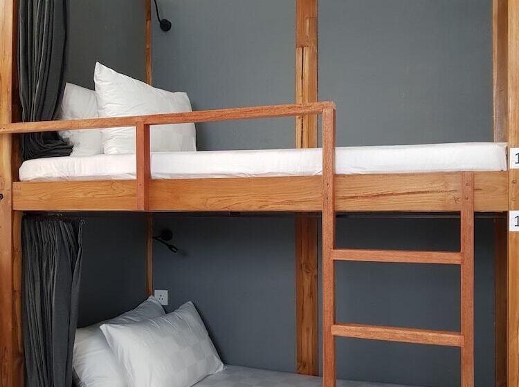 سرير فى غرفة مشتركه, Green Hill Boutique