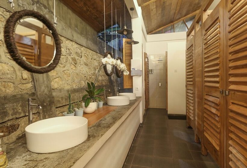 سرير فى غرفة مشتركه, Green Hill Boutique