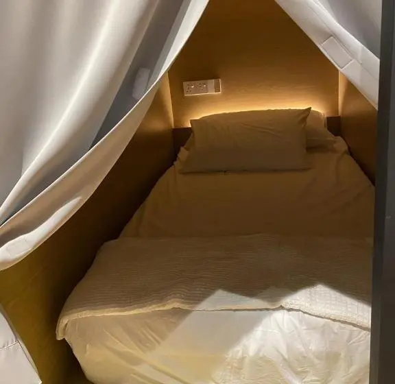 Capsule, Leisure Lodge