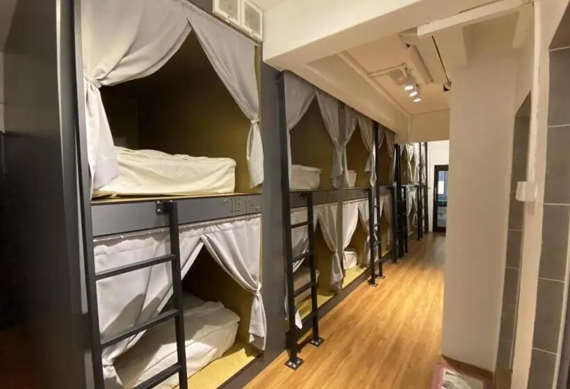 Capsule, Leisure Lodge