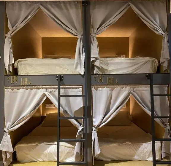 Capsule, Leisure Lodge