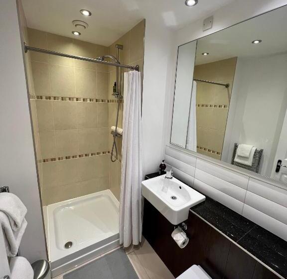 اتاق سوپریور, Ferndale Mews