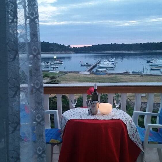 带2个卧室带海景的公寓, Guesthouse Mira