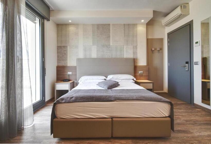 غرفة قياسية إطلالة جانبية علي البحر, Delle Nazioni   Adults Only