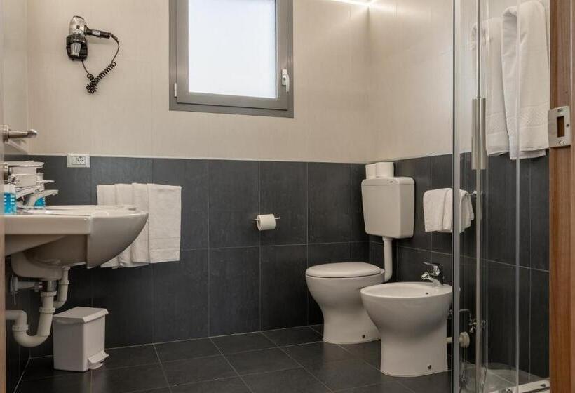 جناح مطلّ علي البحر, Delle Nazioni   Adults Only