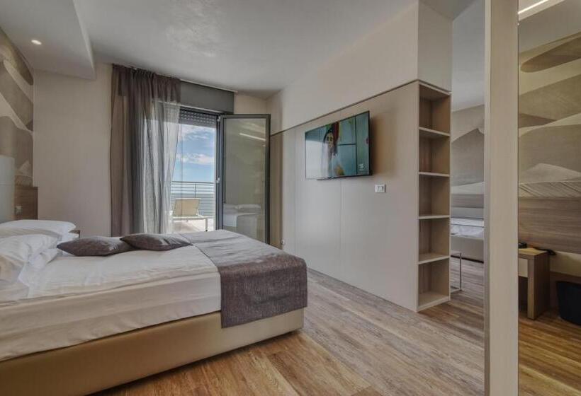 جناح مطلّ علي البحر, Delle Nazioni   Adults Only