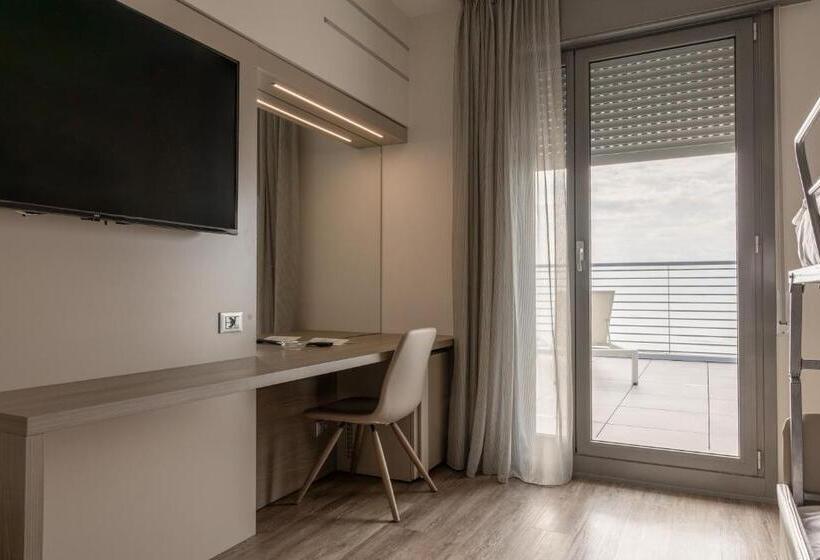 جناح مطلّ علي البحر, Delle Nazioni   Adults Only