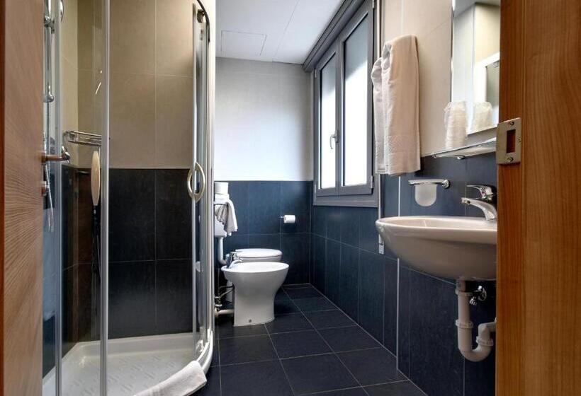 غرفة قياسية ثلاثية ذات إطلالة جانبية على البحر, Delle Nazioni   Adults Only