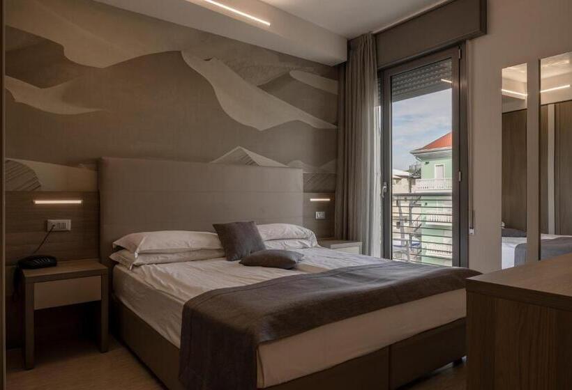 غرفة قياسية ثلاثية مزودة بشرفة, Delle Nazioni   Adults Only