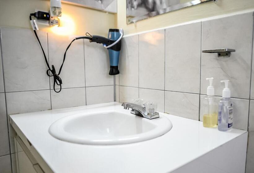 استودیوی لوکس, Eko Cozy Guest House