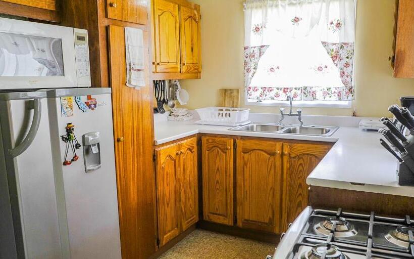 استودیوی لوکس, Eko Cozy Guest House