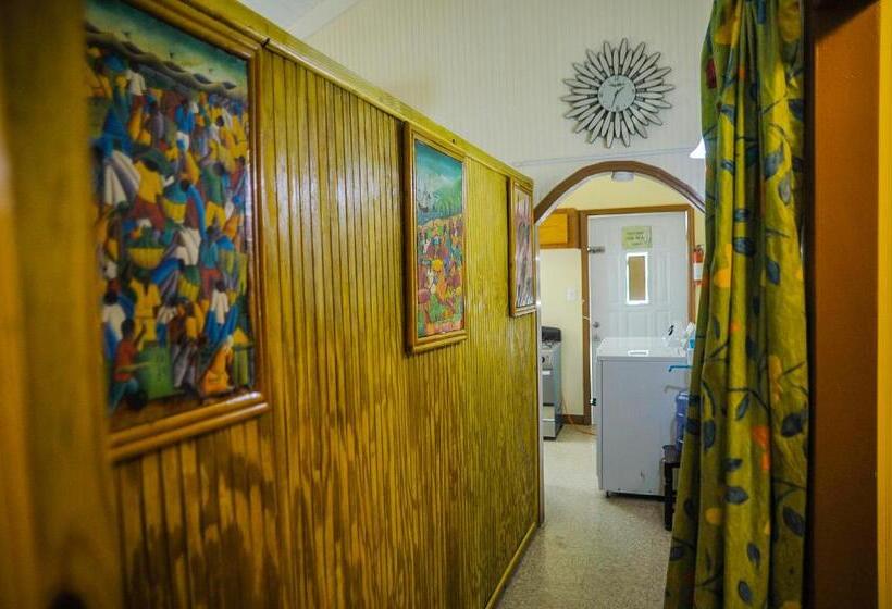 استودیوی لوکس, Eko Cozy Guest House