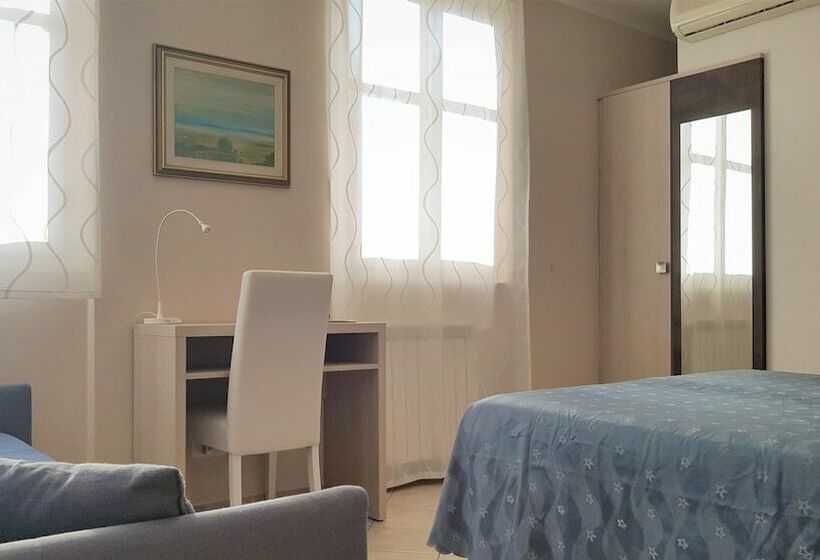 标准三人间, Eura