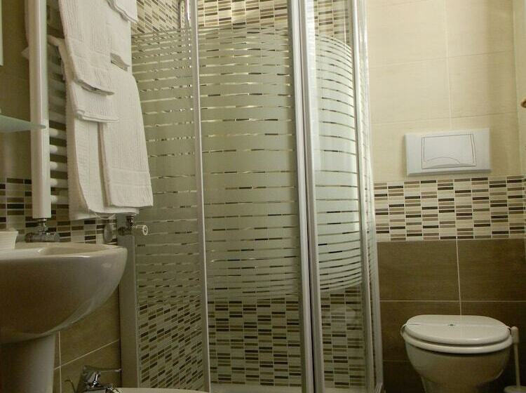 标准三人间, Eura