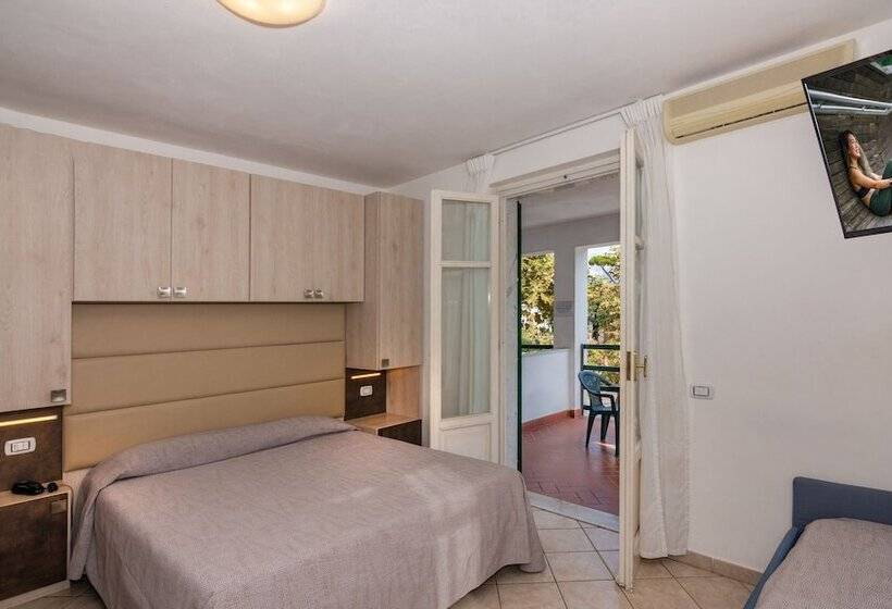 标准三人间, Eura