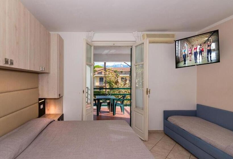 标准三人间, Eura