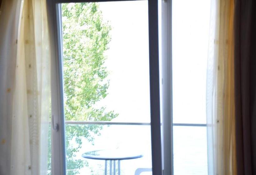 Номер Стандарт, Pogradeci 2