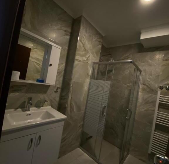 Номер Стандарт Вид на Озеро, Pogradeci 2