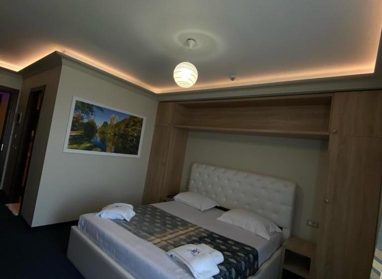 Номер Стандарт Вид на Озеро, Pogradeci 2