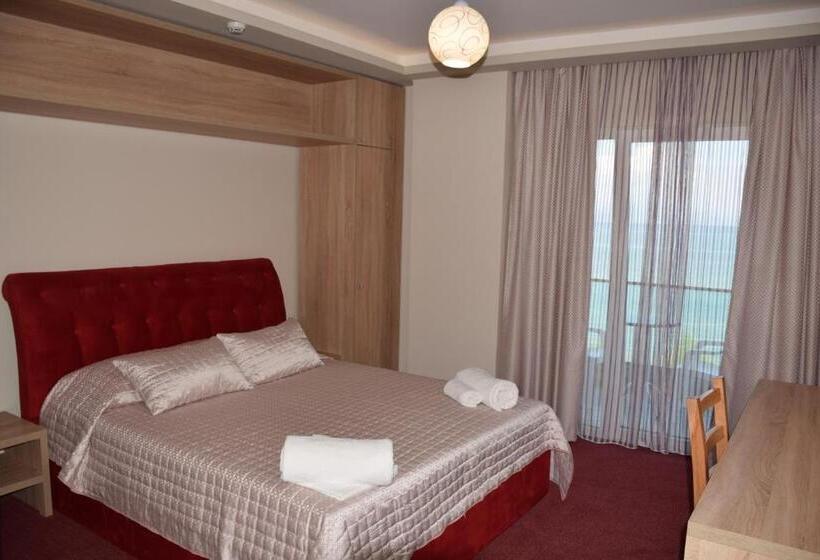 Номер Стандарт Вид на Озеро, Pogradeci 2