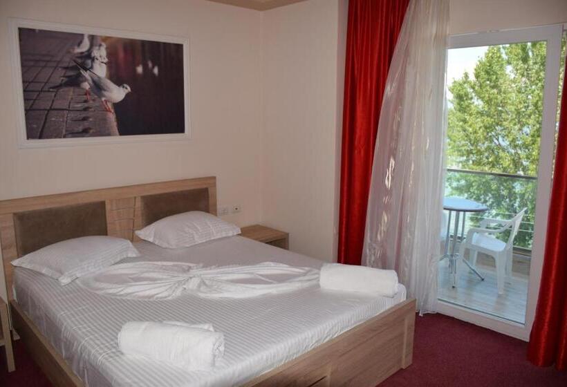 Номер Стандарт Вид на Озеро, Pogradeci 2